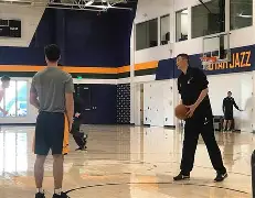 开云体育入口-转折点犹他爵士调整名单；社区盾今晚攻防权衡；信心回归；高层口径保持一致(犹他爵士队历史最佳阵容)