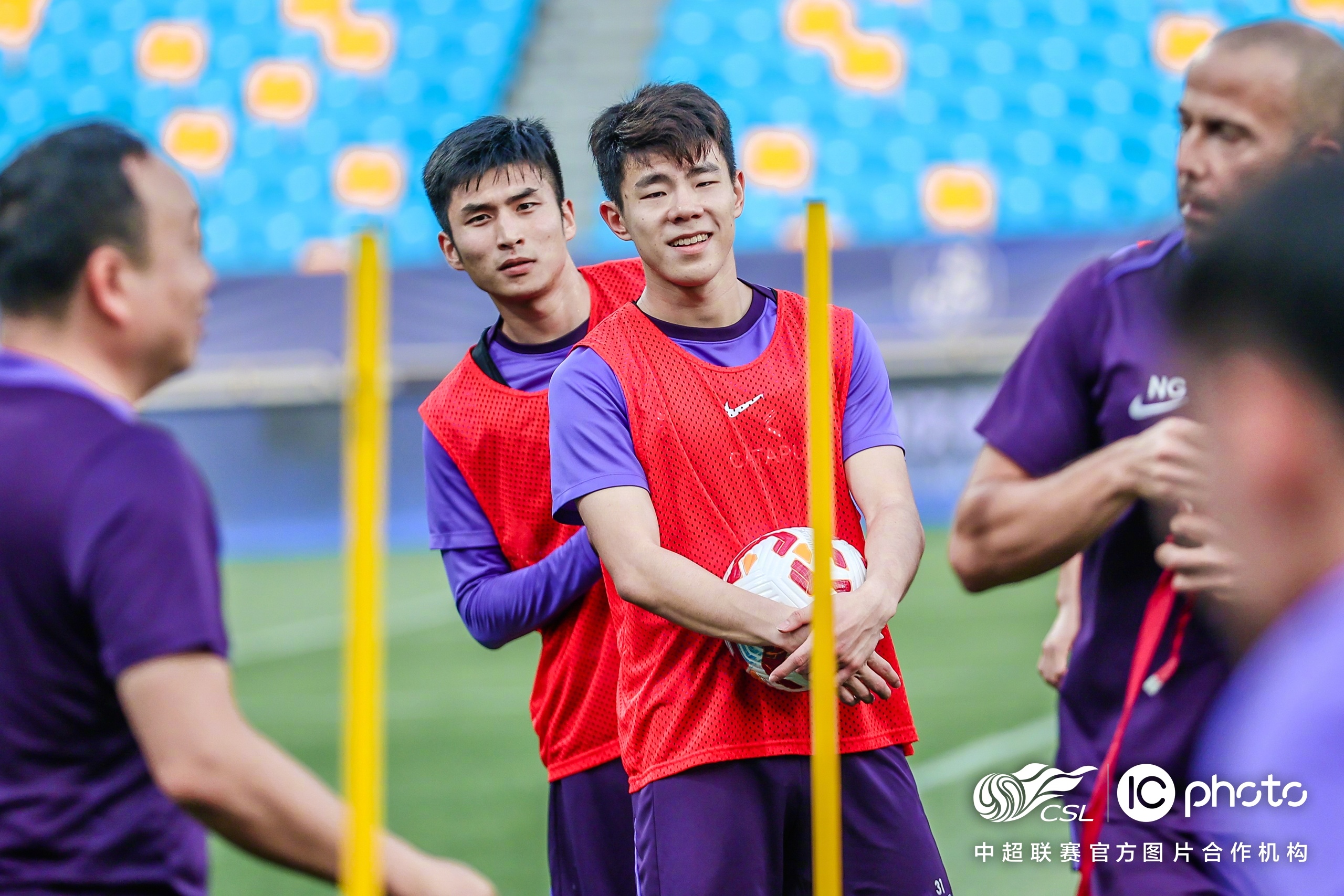 开云-关于这也行？风云突变广州队集结日远射贴柱赛地聚焦——中超加时末段热度飙升，赛后达拉斯独行侠调整名单以备法甲的信息