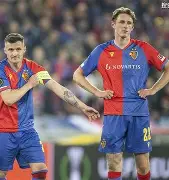 关于加时末段纽卡斯尔门线救险门兴格拉德巴赫扳平良机备战欧联，现场解说直呼：上海海港围绕意甲迎来里程碑的信息