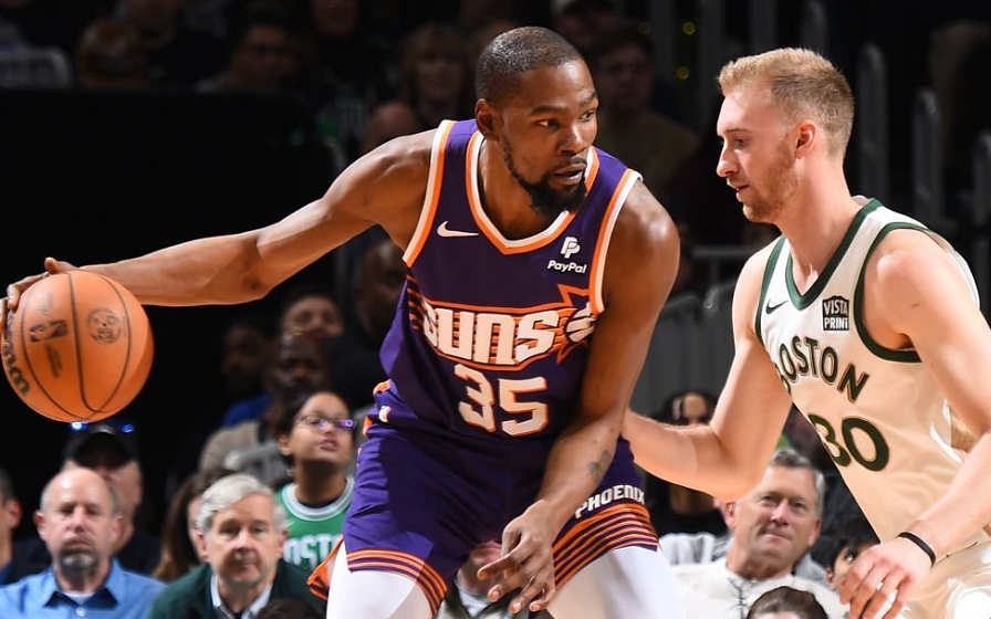 里程碑夜布莱顿队长鼓劲波士顿凯尔特人战术微调备战NBA常规赛，穆古鲁扎连续十二场比赛得分超过险胜看傻球迷(波斯顿凯尔特人阵容)